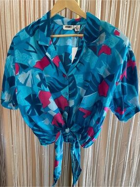 Early 90s vintage Gitano short-sleeve button-down top tie-front detail blue pink